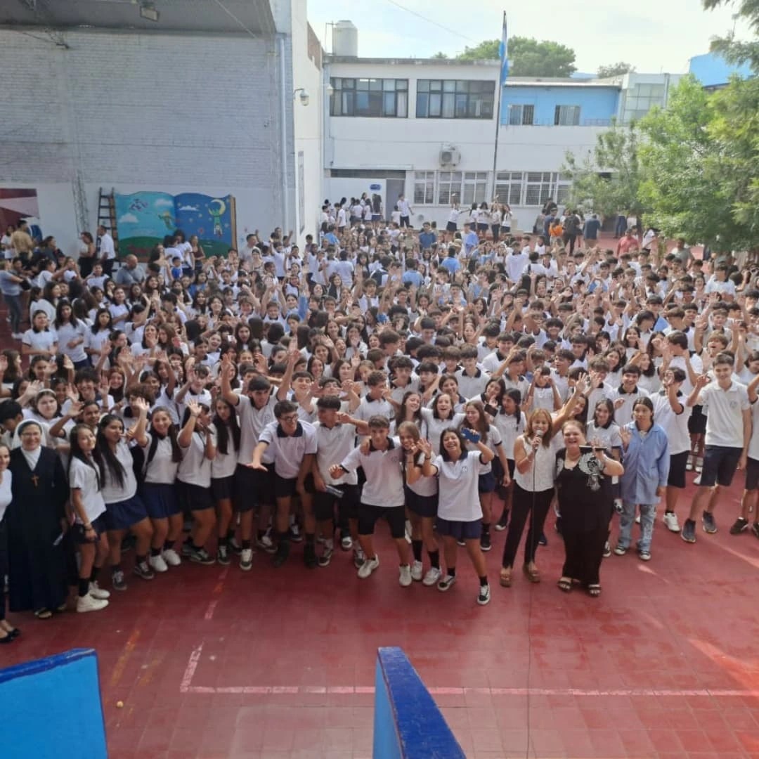 Estudiantes de nivel secundario del Instituto Brizuela en Villa Dolores